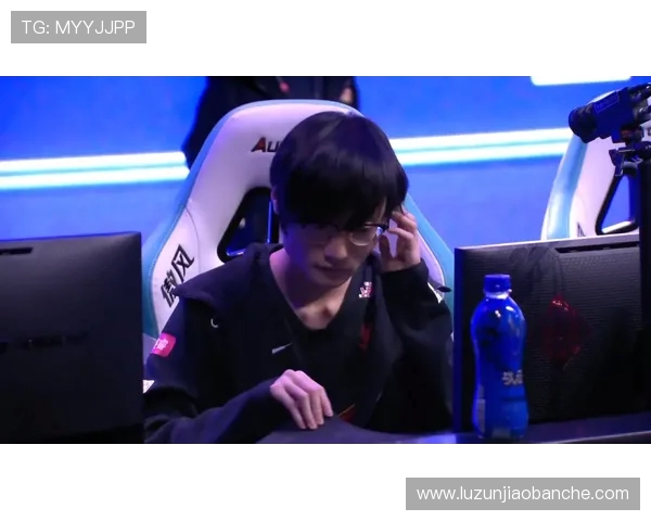 王者荣耀焦点分析：FPX战队在比赛中的耐力与策略探讨