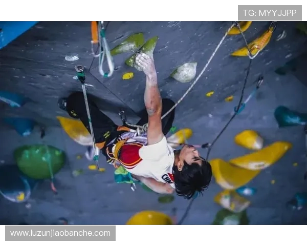 重庆攀岩队在世界街舞大赛中的节奏表现引发热议与赞赏